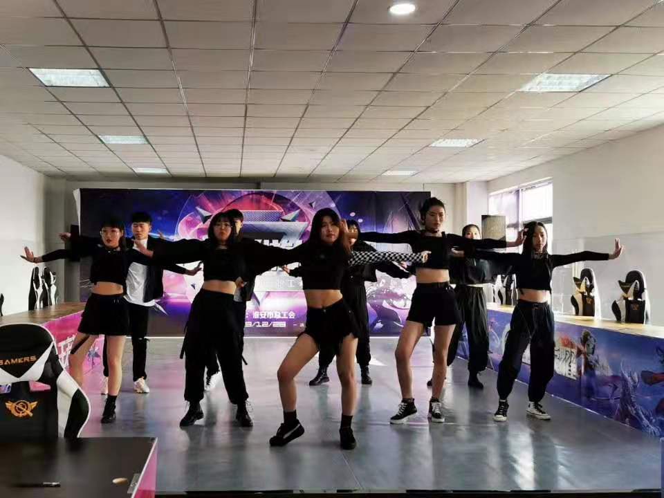 公司工会组队参加市直电竞手游比赛