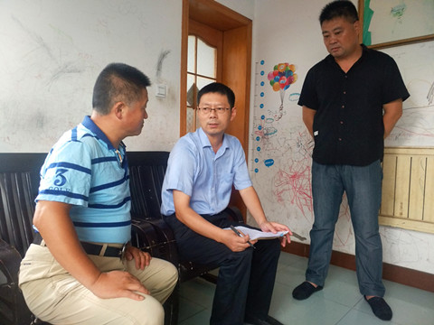 公司工会领导入户走访特困难职工