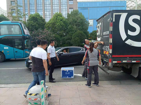 快货公司成功开通“即日达”专线业务