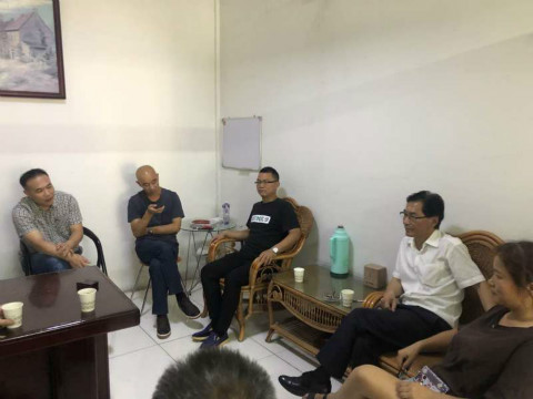 出版发行处领导检查图书市场创建工作