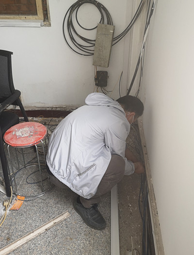 科技开发中心：精心组织施工　确保正常经营