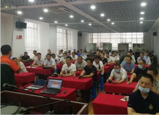 客运公司开展夏季安全行车知识培训