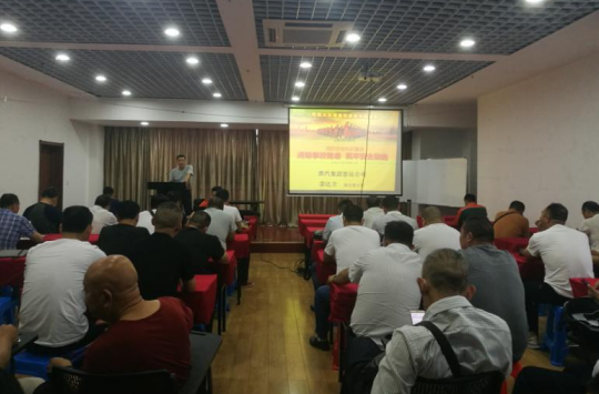 客运公司开展夏季安全行车知识培训