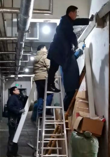 顺达物业配合汇通市场进行电器线路整改