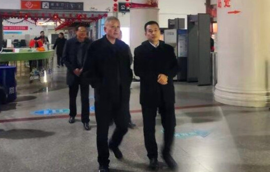 袁平局长带队到南站检查春运安全生产工作