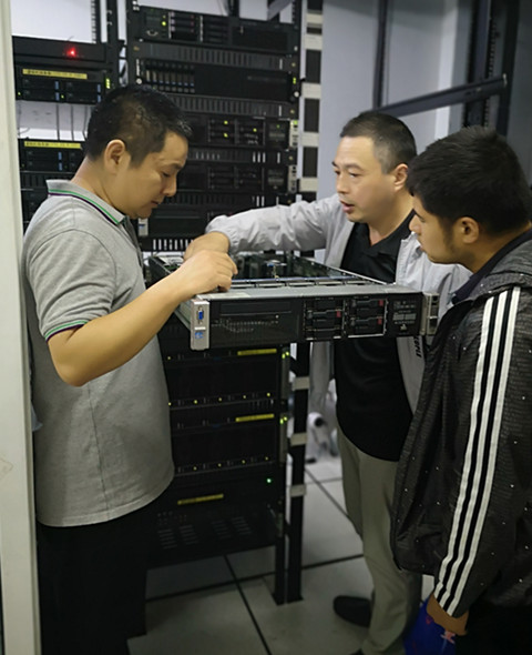 科技中心做好“两节”节前服务器维护工作