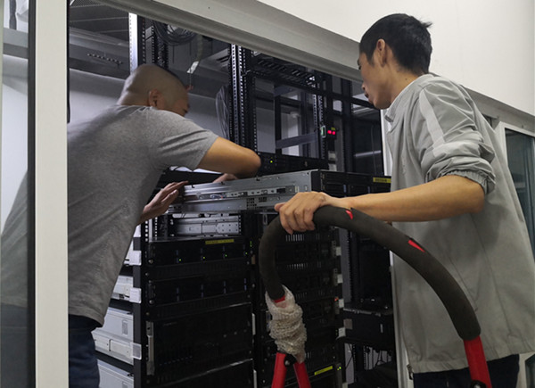 科技中心做好“两节”节前服务器维护工作