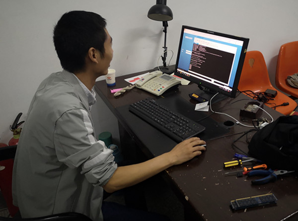 科技中心做好“两节”节前服务器维护工作