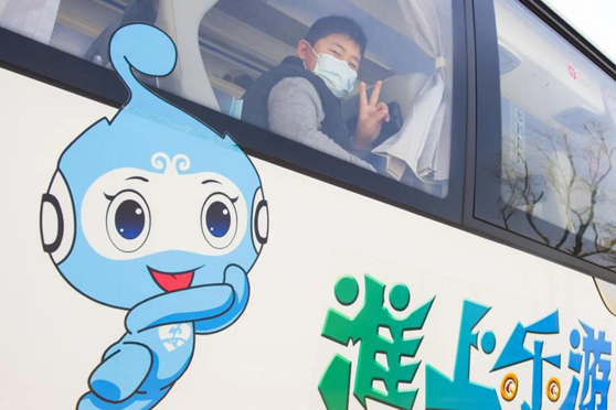 走进景区　拥抱春天