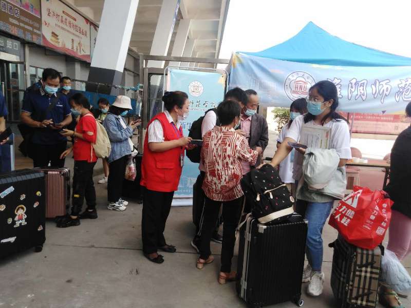 汽车北站做好迎新生工作