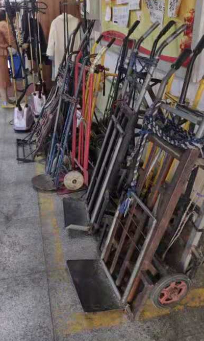 清理市场通道  营造整洁环境