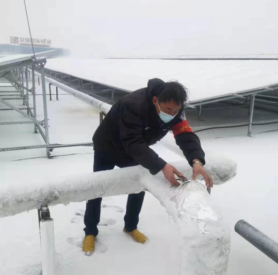 汽车北站及时组织员工清扫积雪