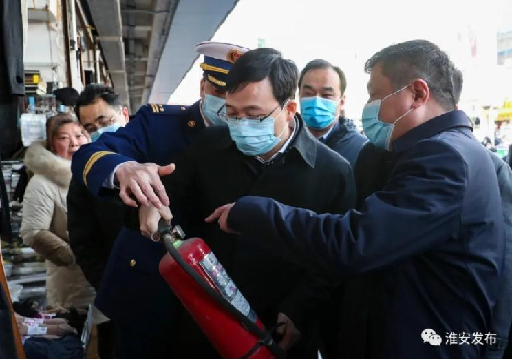 市长陈之常检查汽车总站和汇通市场安全工作