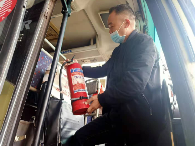 客运公司开展节前安全检查