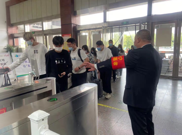 汽车南站迎来“五一”假日返程高峰