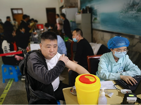 汇通市场从业人员完成首批疫苗接种