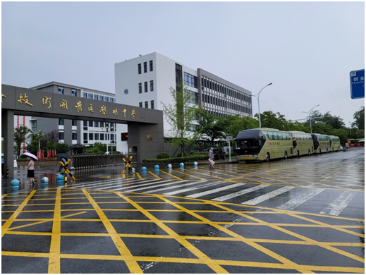 旅游运输公司圆满完成中考运输任务