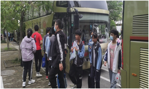 旅游运输公司圆满完成中考运输任务