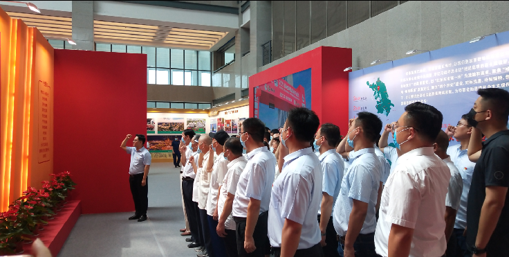 公司党委组织党员代表参加区“两新”组织“七一”表彰会