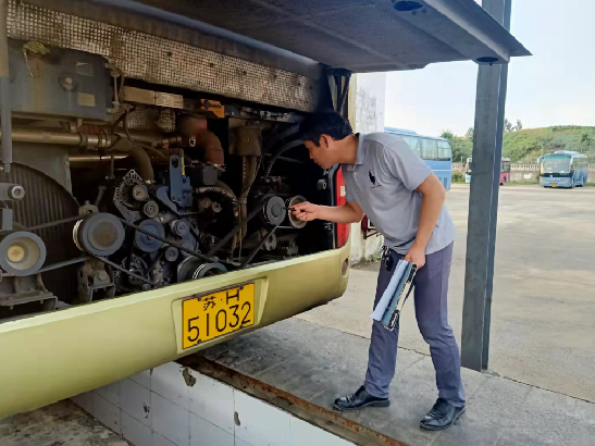 客运公司开展节前车辆专项安全检查