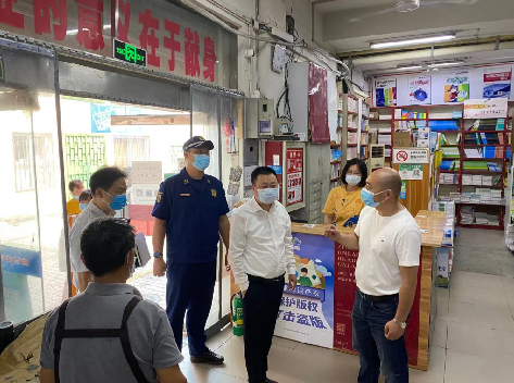 吴守明部长检查图书市场安全与疫情防控工作