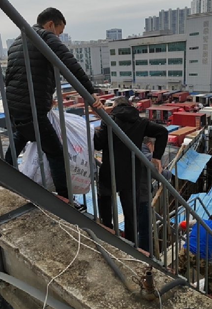 租赁部应对恶劣天气　开展屋面检查