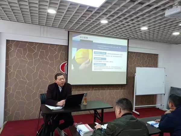 公司消保部开展安全资格证培训