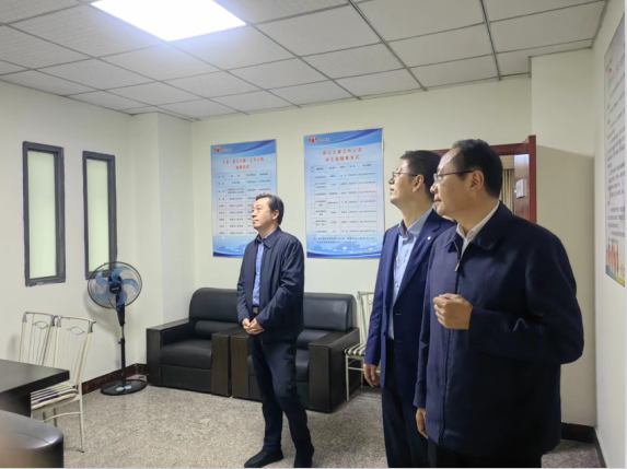 工会︱市领导来淮汽调研工会工作