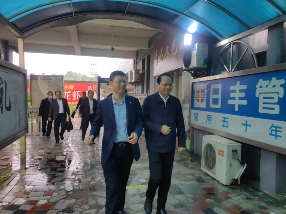 工会︱市领导来淮汽调研工会工作