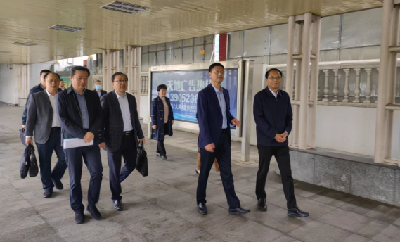 工会︱市领导来淮汽调研工会工作