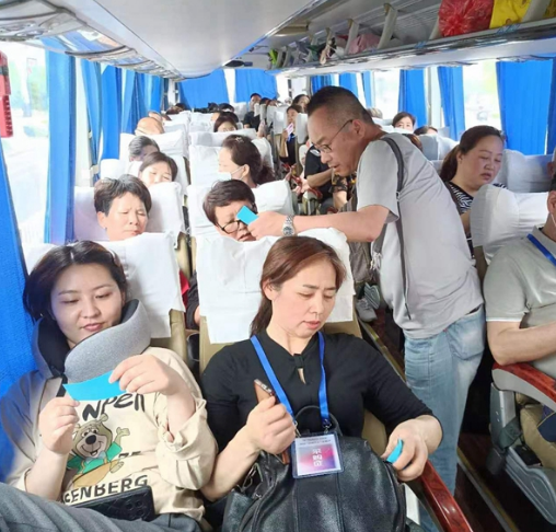 商贸部组团汇通商户参加常熟服装采购节