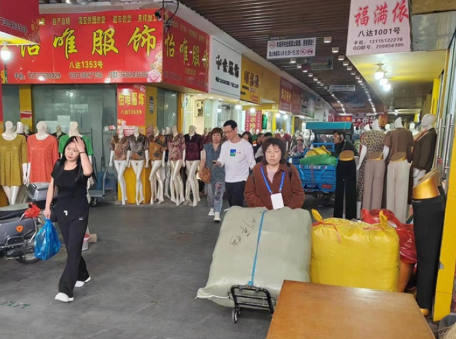 商贸部组团汇通商户参加常熟服装采购节