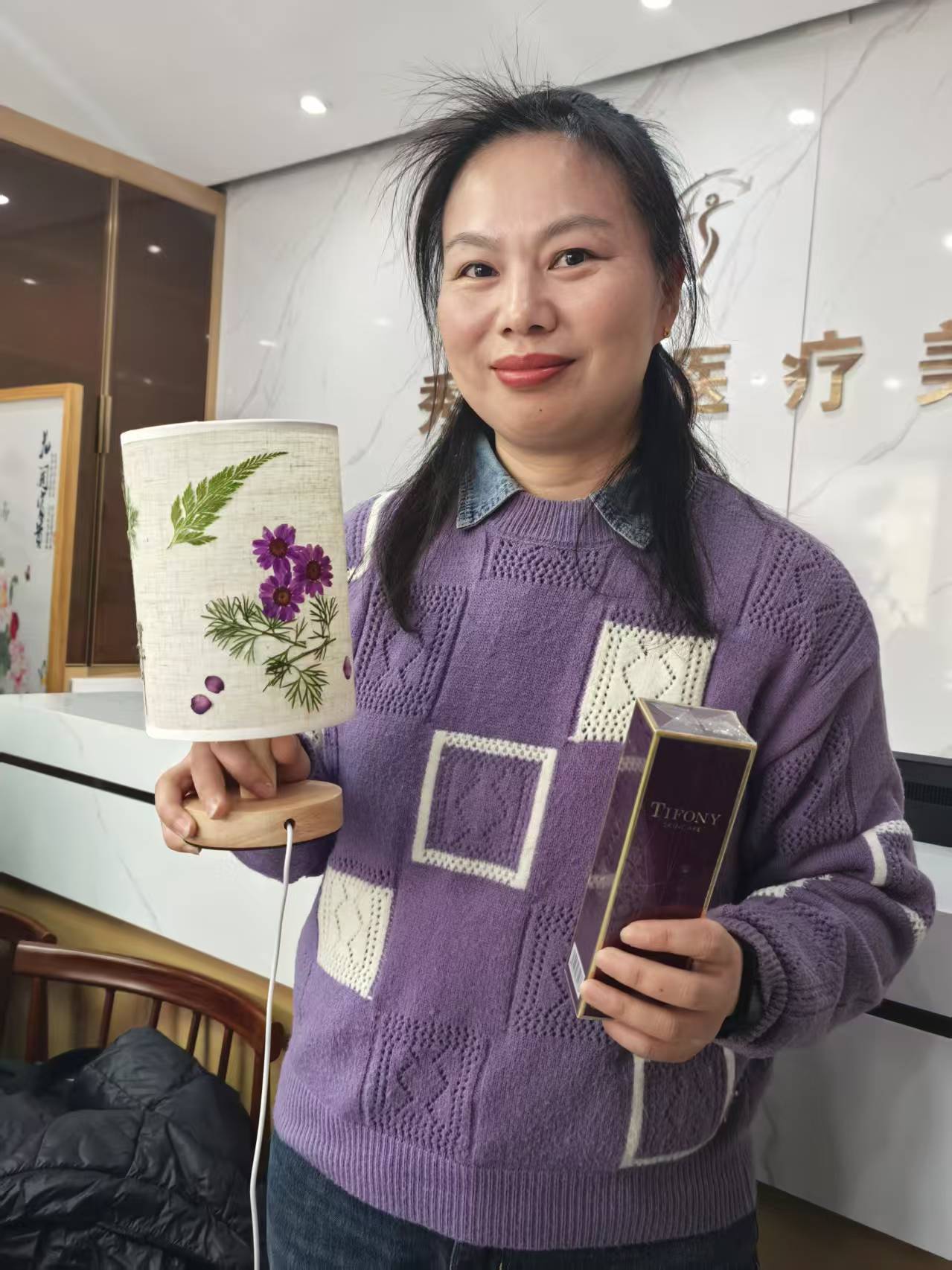 庆三八，照亮自己最美的灯