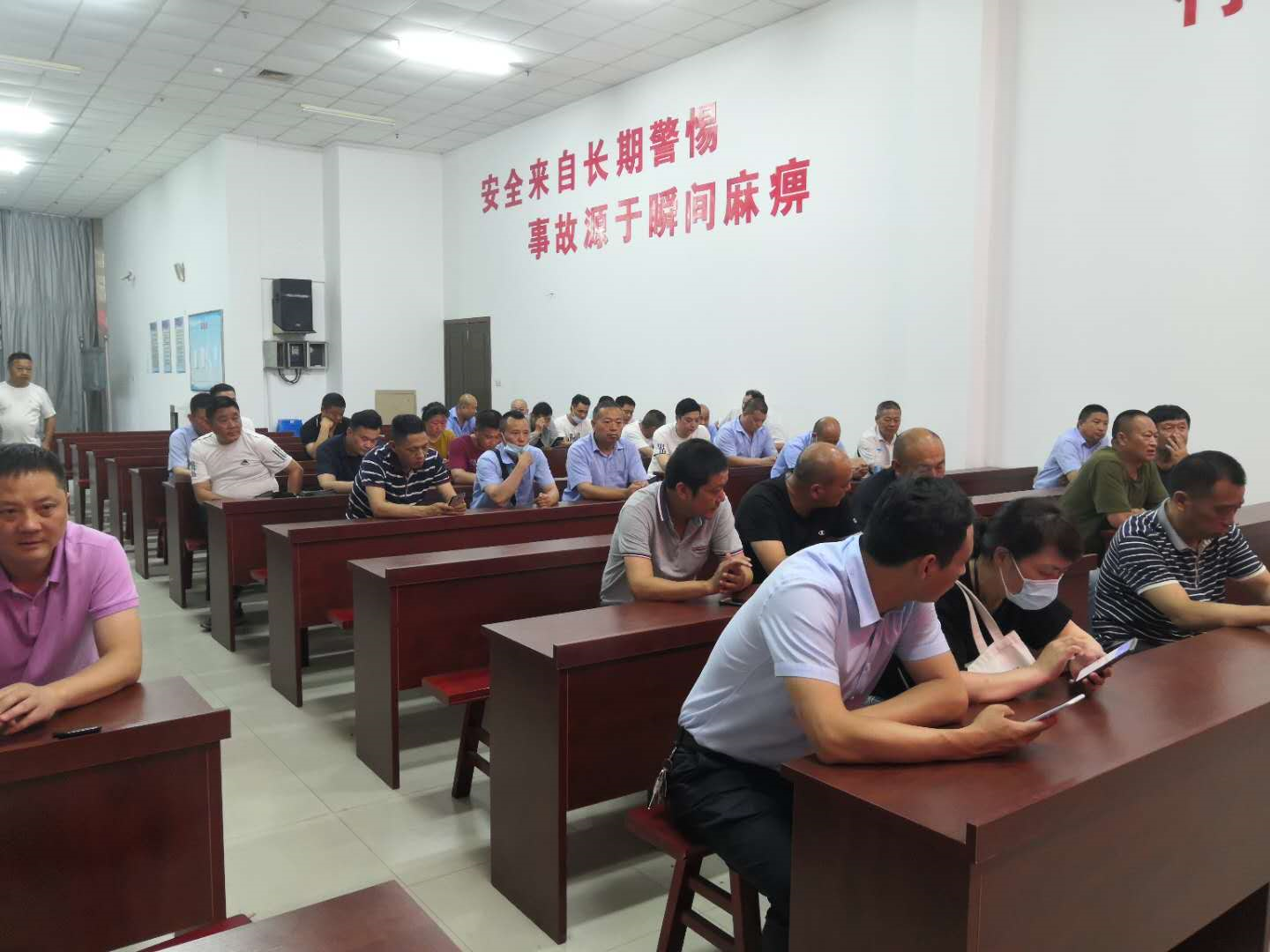 淮楚公司召开“安全生产月”会议