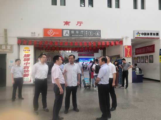 副秘书长秦浩检查南站“两节”安全生产工作