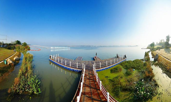 走进景区　拥抱春天